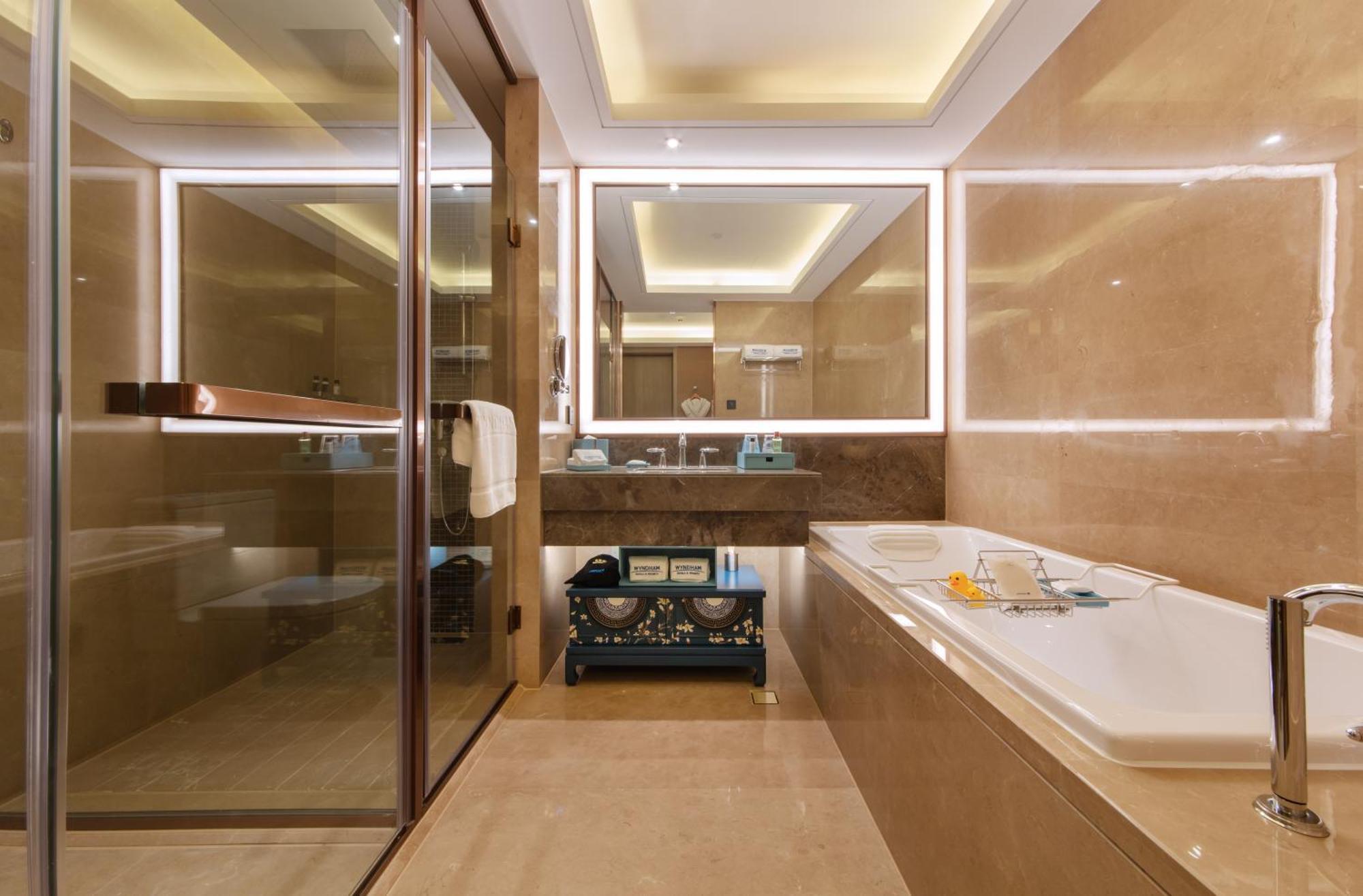 Kunming Huiyue Wyndham Hotel Exterior photo